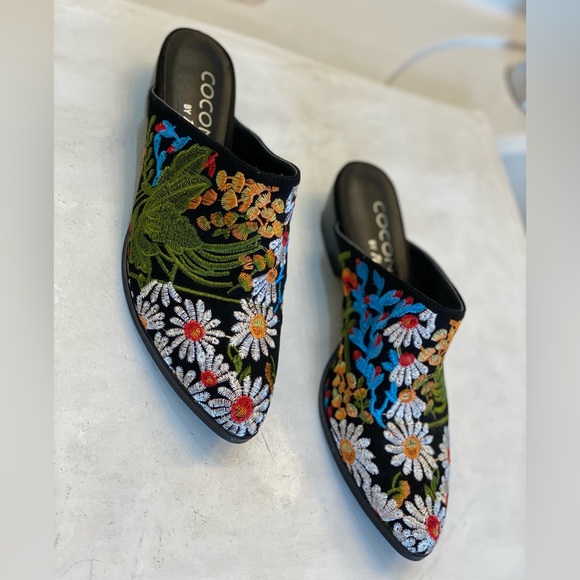 Coconuts by Matisse Shoes - Coconut by Matisse women’s embroidered clogs size 6M, worn only once. Perfect